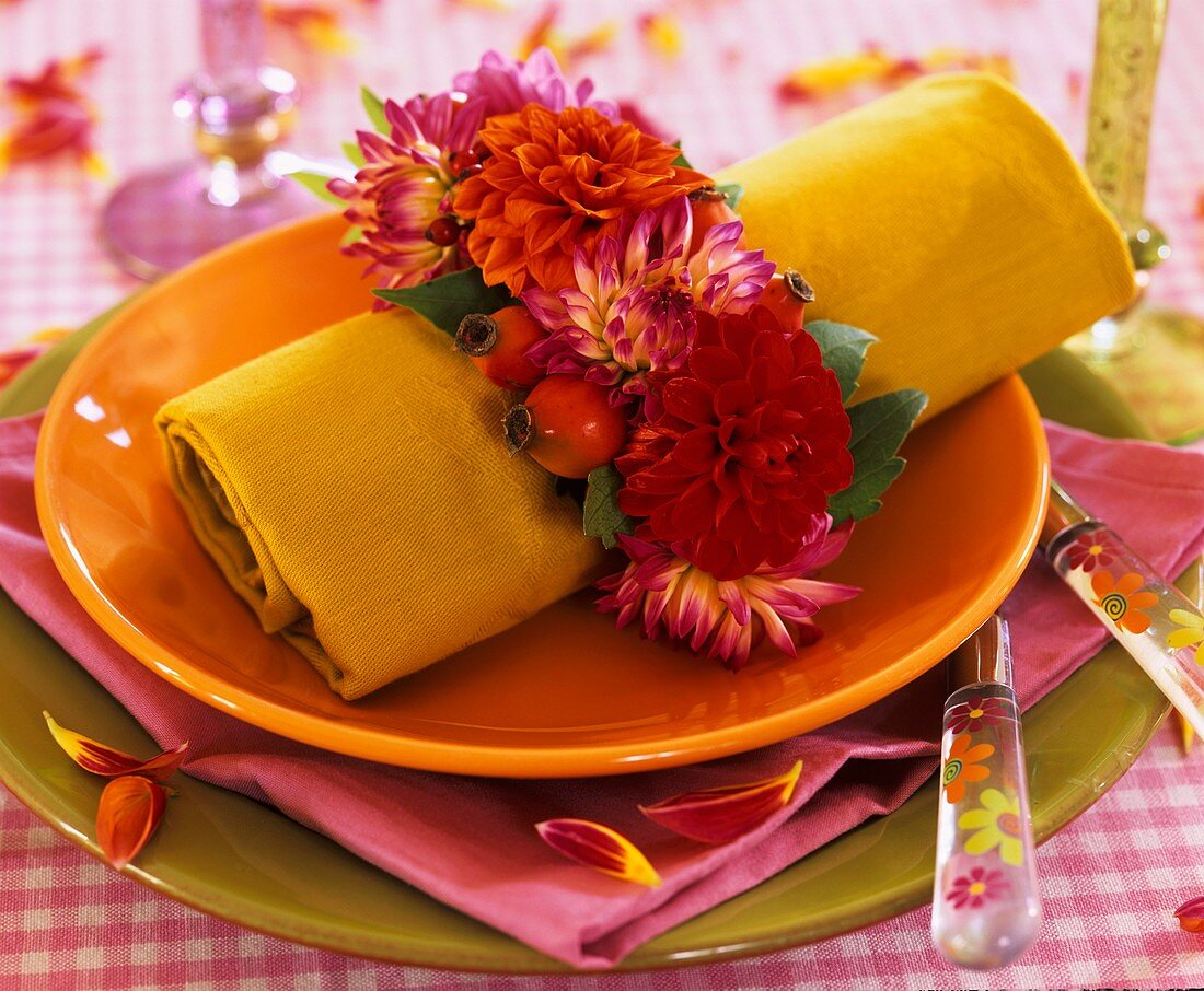 Dahlia and rose hip napkin ring