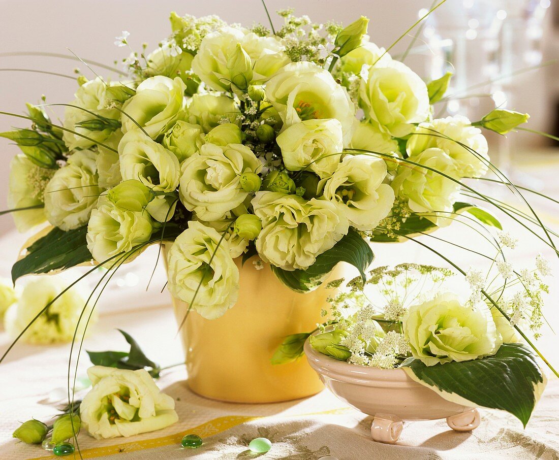 A vase of Lisianthus and bear grass