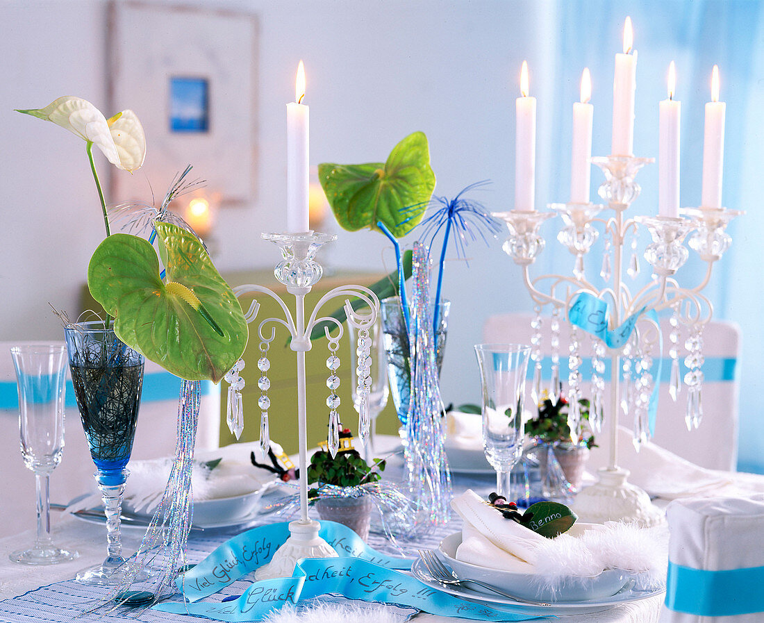 New Year's Eve table: painter's palette, 4-leaf clover, candlesticks