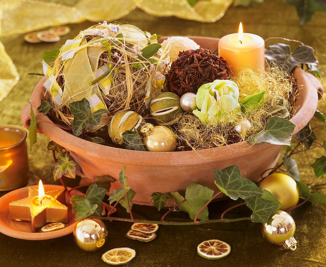 Bowl with Amaryllis, limes, vine balls and star anise balls