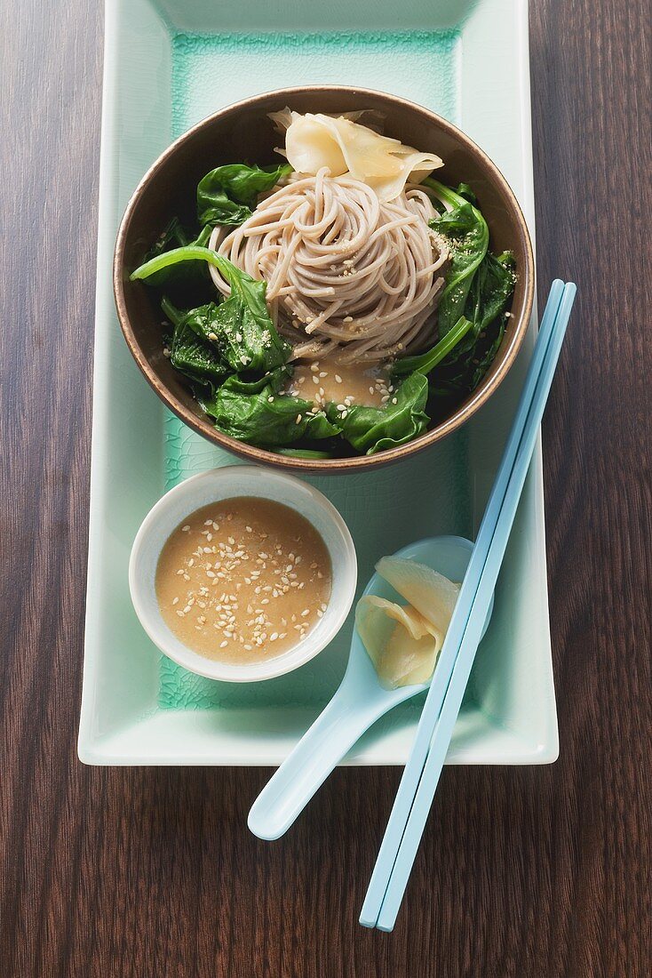 Buckwheat noodles with spinach and sesame seeds