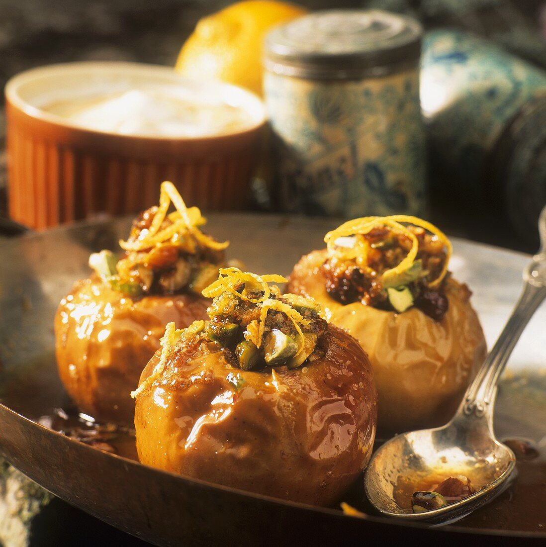 Baked apples with pistachios