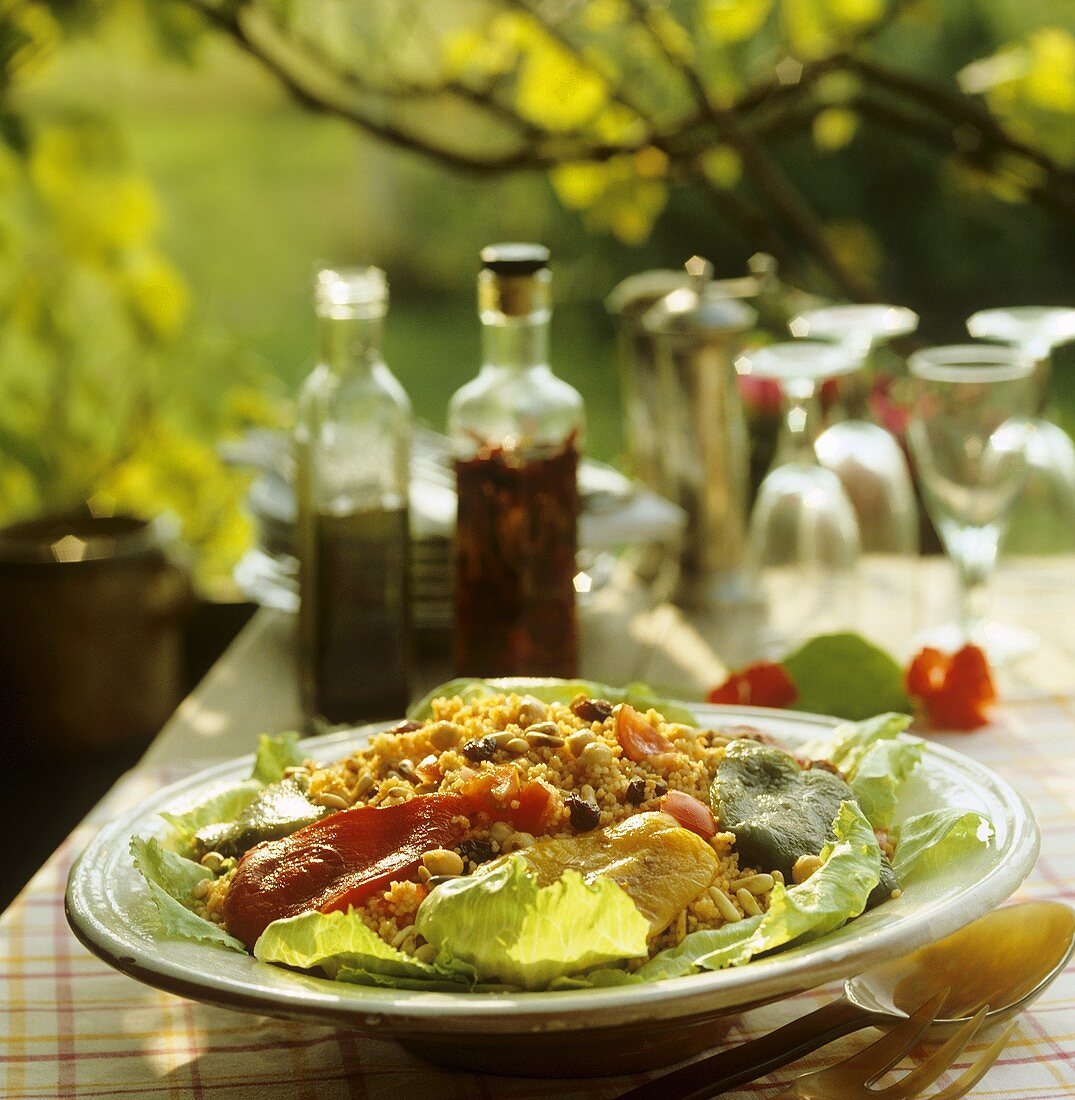 Lettuce with couscous and peppers