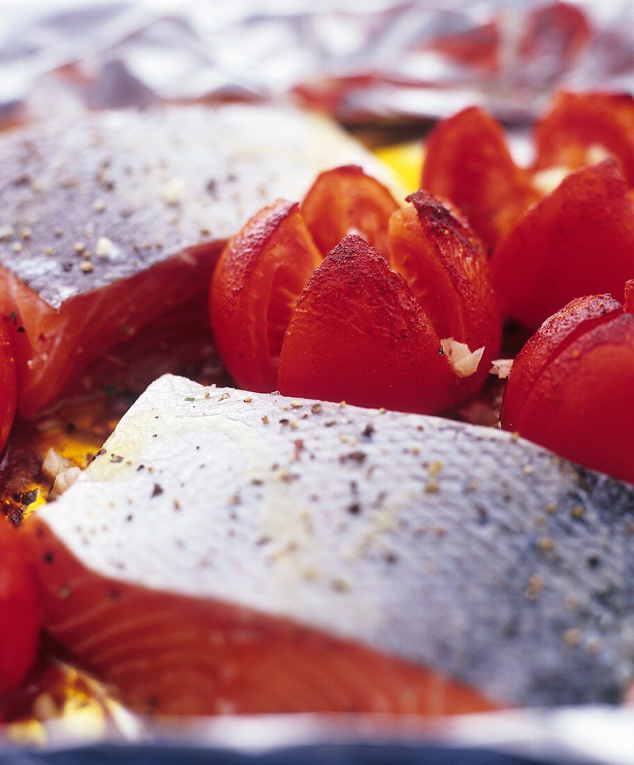 Salmon fillet with tomatoes on aluminium foil