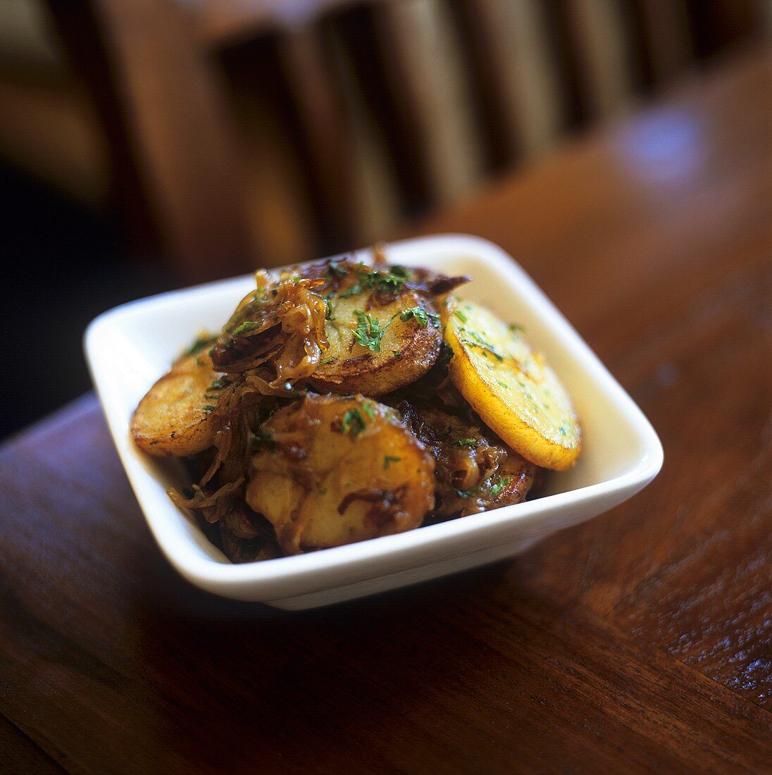 Pommes Lyonnaise (fried potatoes with onions)
