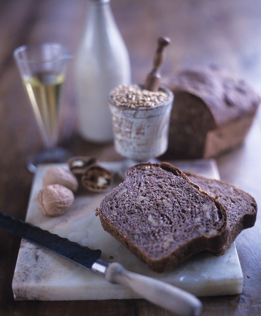 Wholemeal bread with walnuts and olive oil
