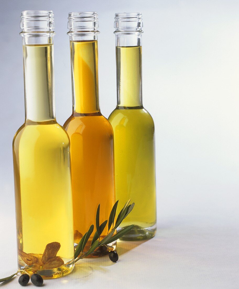 Drei verschiedene Olivenöle