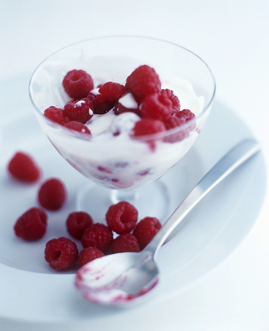 Fresh raspberries with full-fat yoghurt