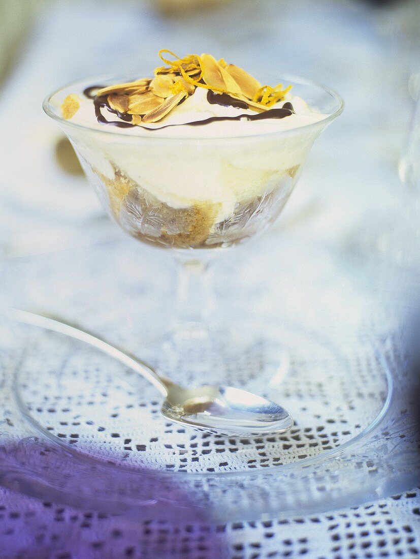 Trifle with cream quark and almonds