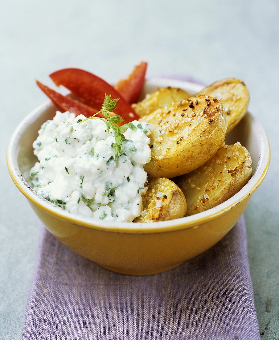 Sesame potatoes with cottage cheese
