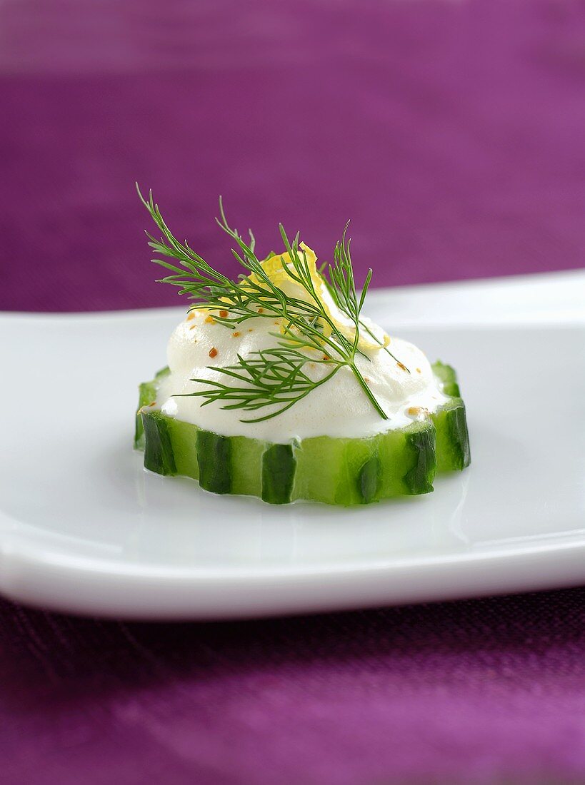 Cucumber appetiser with sour cream and dill