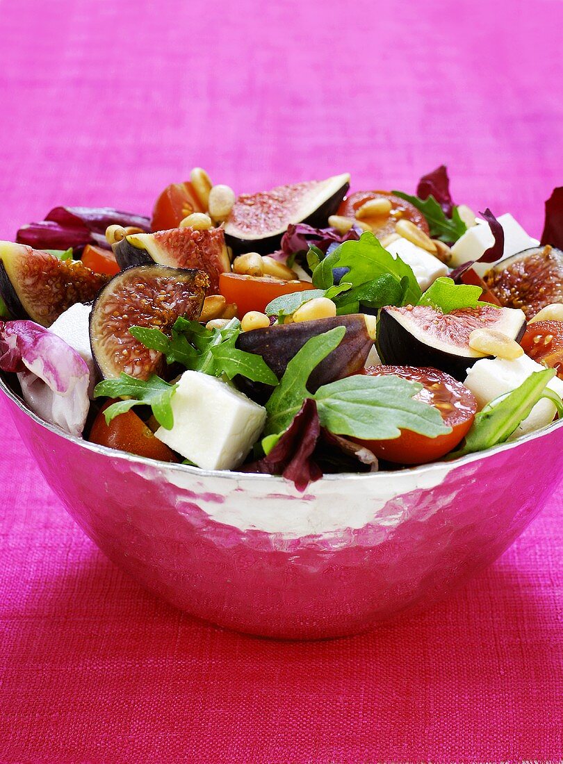 Mediterranean salad with figs and sheep's cheese