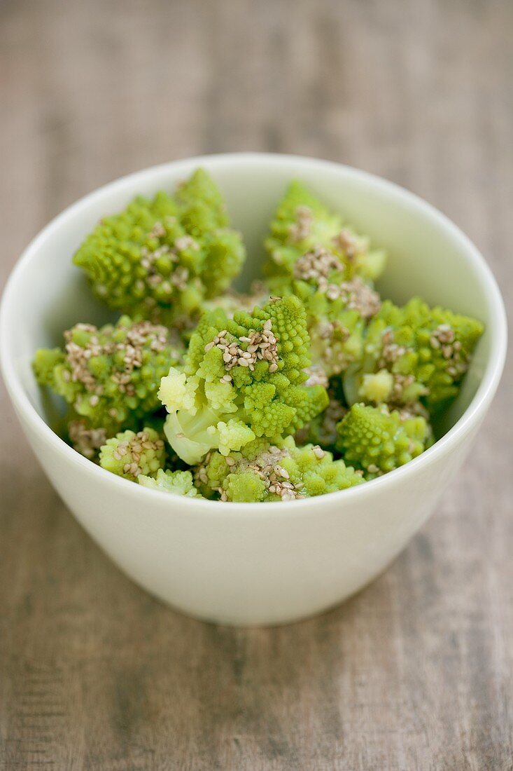 Romanesco with sesame butter