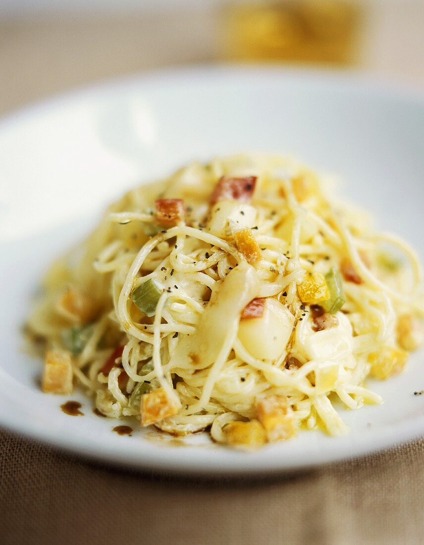 Spaghettini alla Giulia (Nudeln mit Gemüse & Mozzarella)