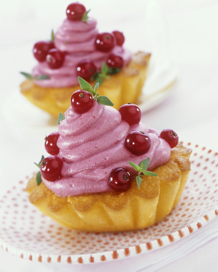Redcurrant tarts with thyme cream