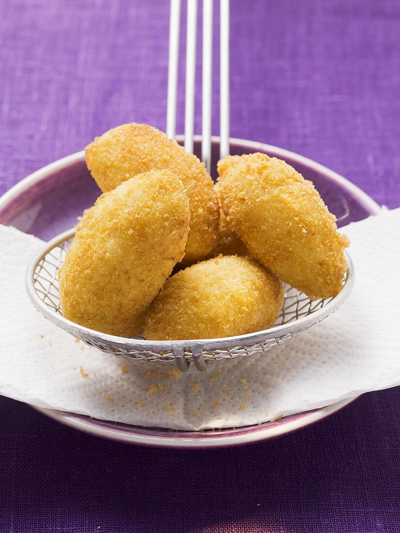 Fried semolina dumplings