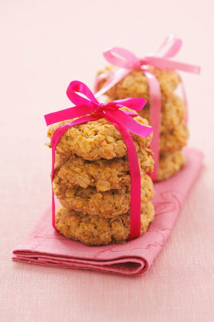 Oat biscuits with gift ribbons
