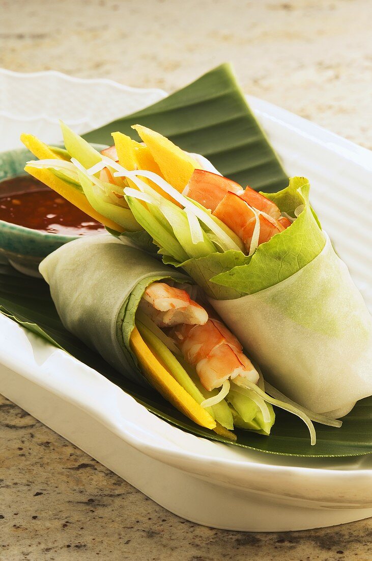 Wraps filled with prawns, mango and cucumber, chilli dip