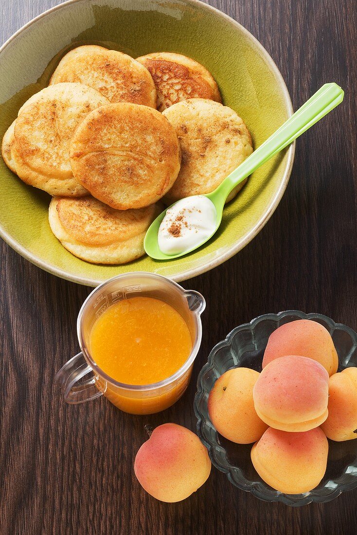 Quark pancakes with apricot sauce