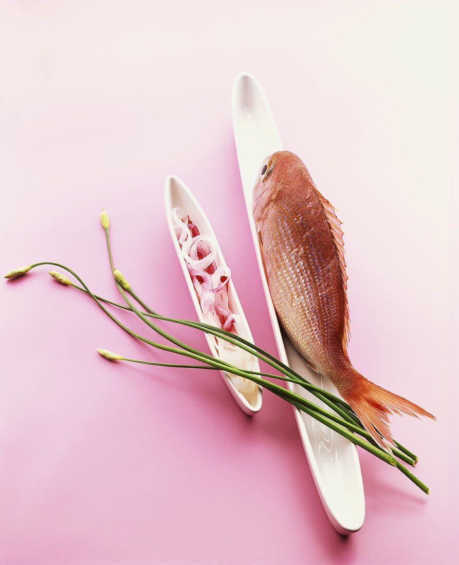 Red mullet, seaweed salad and chives