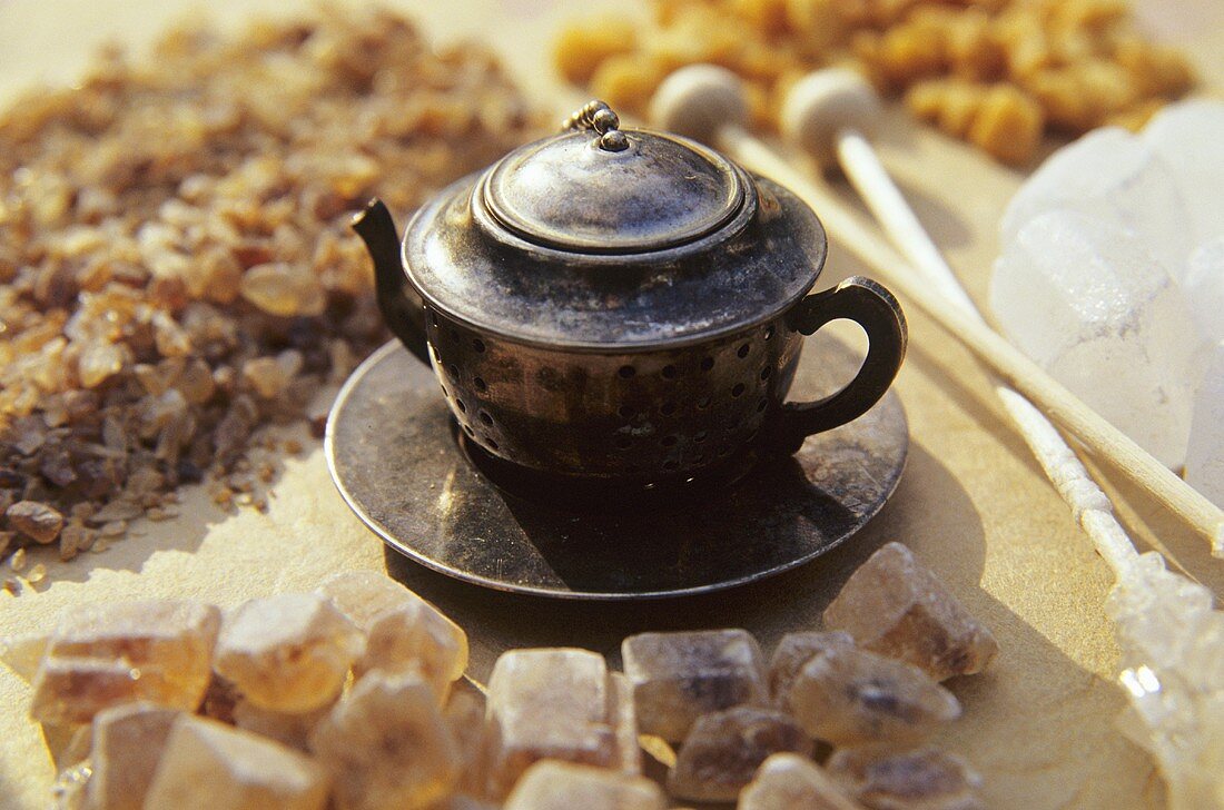 Tea infuser in shape of teapot with sugar crystals