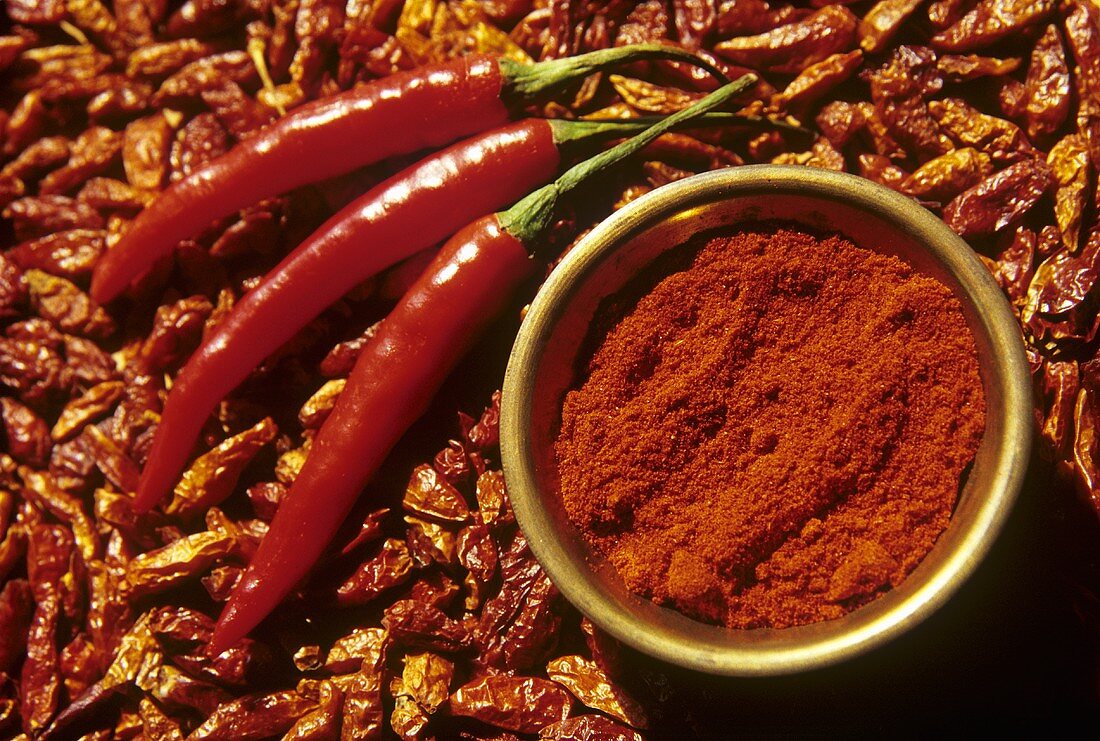 Fresh and dried chillies and chilli powder