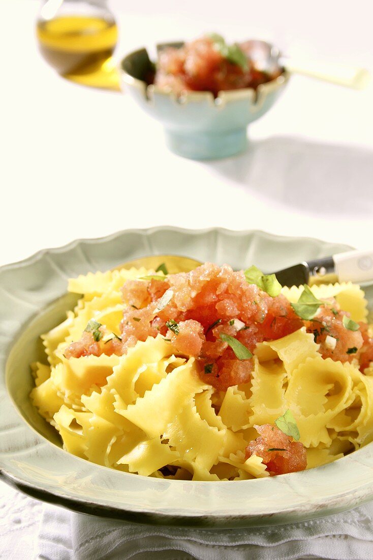 Pappardelle mit frischen Tomaten und Basilikum