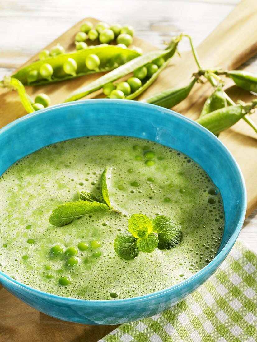 Erbsensuppe mit Minze