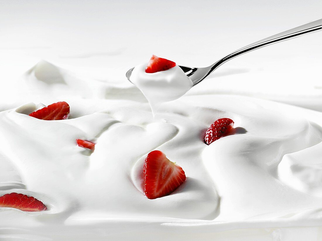 Quark mit frischen Erdbeeren