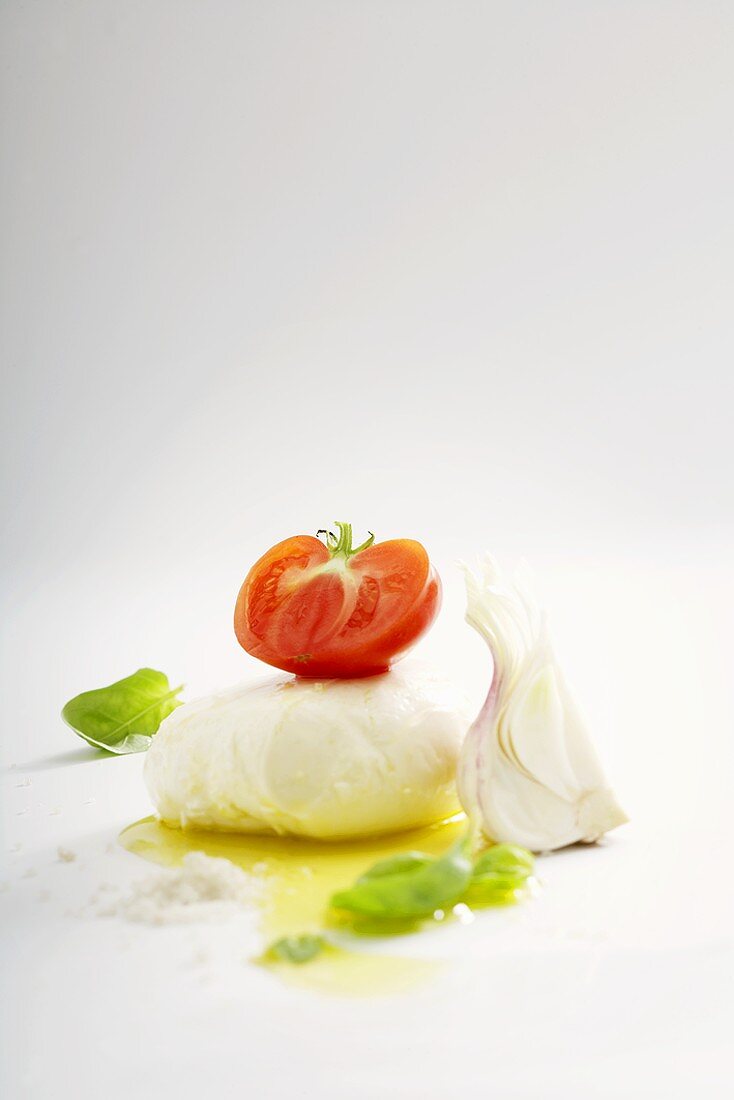 Tomato with mozzarella, basil, olive oil and garlic