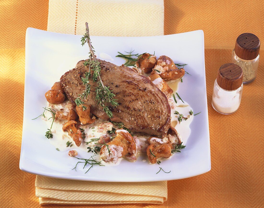 Rehschnitzel mit Speckpfifferlingen