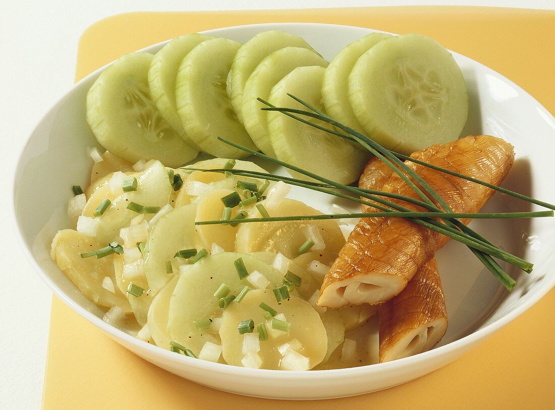 Kartoffel-Gurken-Salat mit Schillerlocken