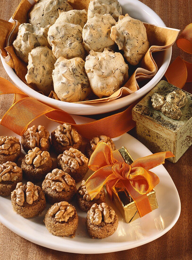 Walnut cookies and wasp nest cookies