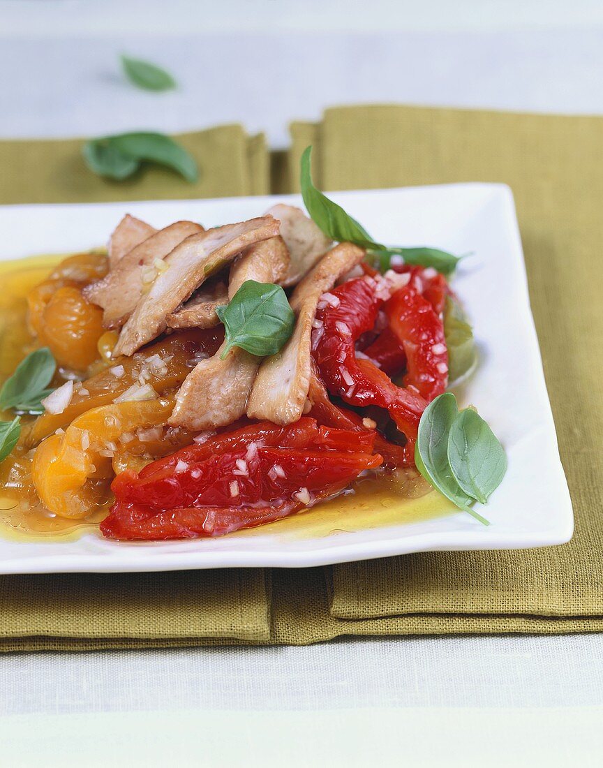 Grilled pepper salad with chicken fillet