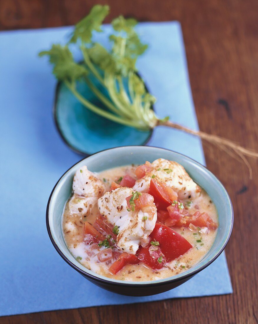 Seeteufel in scharfer Kokossauce mit Tomaten