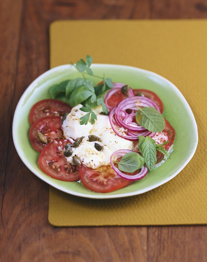 Tomatensalat mit gegrilltem Schafskäse