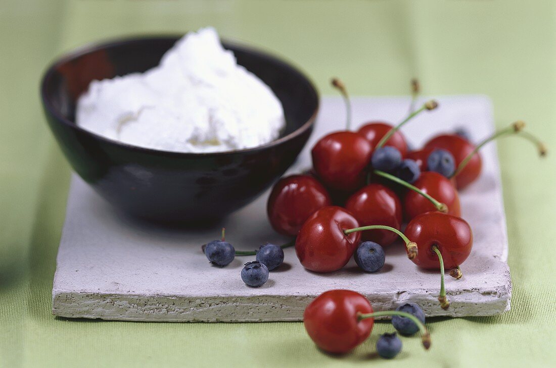 Quark, cherries and blueberries