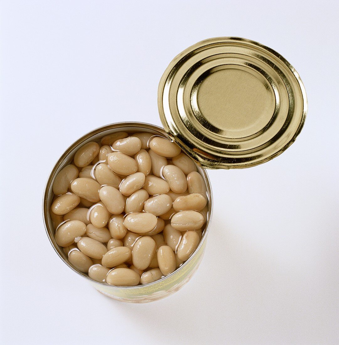 White beans in a tin