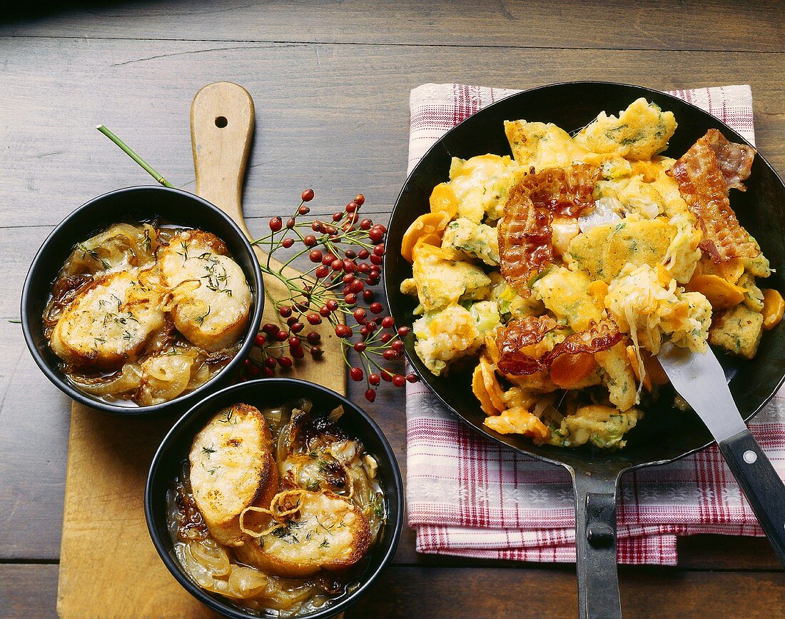 Französische Zwiebelsuppe und Käse-Speck-Schmarren