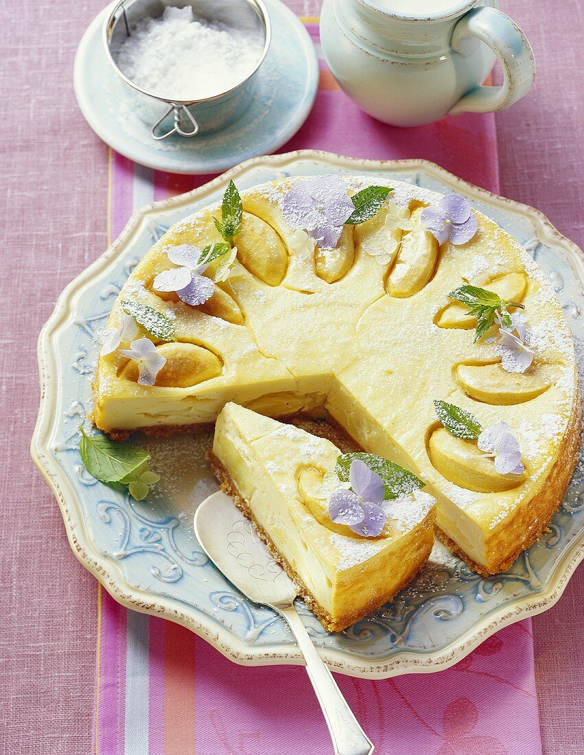 Apfel-Käse-Kuchen mit Zwiebackboden