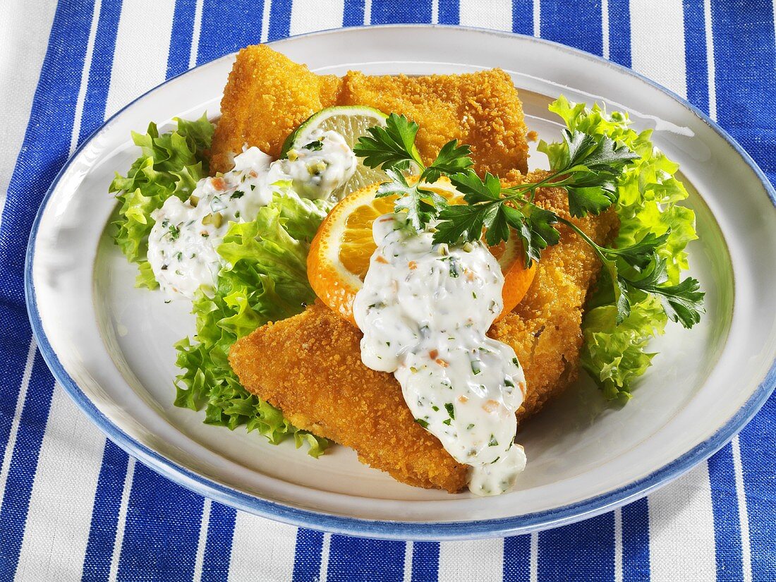 Breaded fish fillets with remoulade sauce