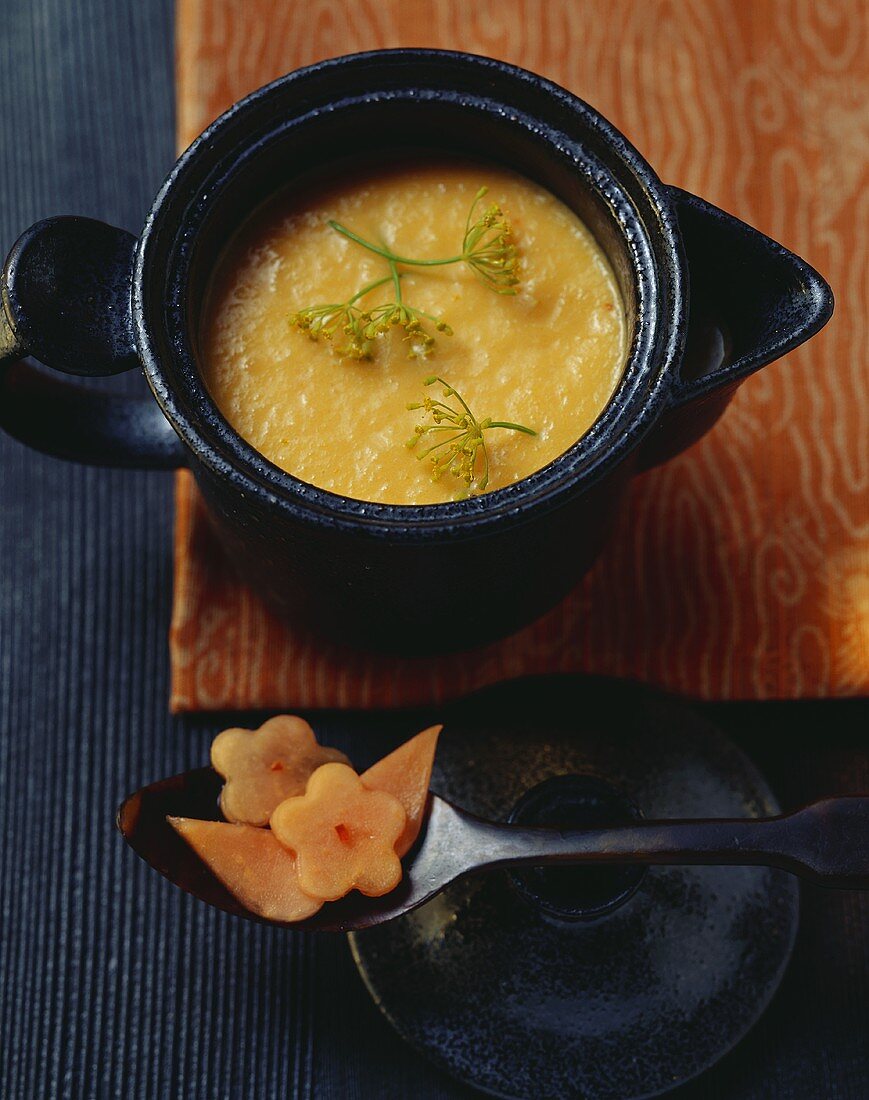 Möhren-Papaya-Cremesuppe