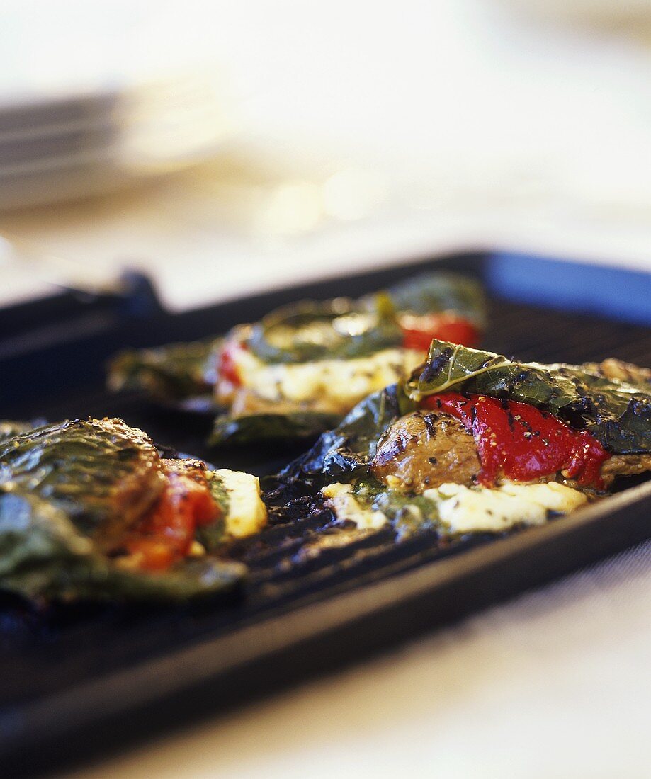 Vine leaves with beef fillet, mozzarella and pepper