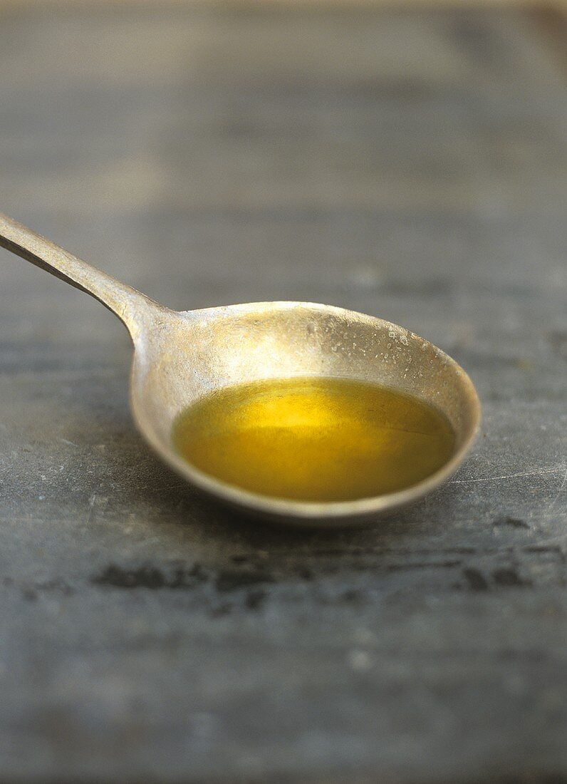 Löffel mit Olivenöl