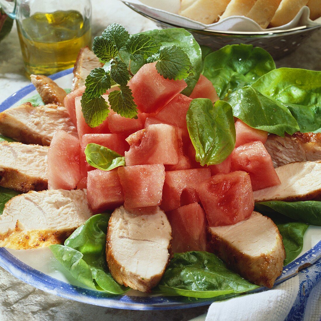 Hähnchenbrust mit Spinatsalat und Melone