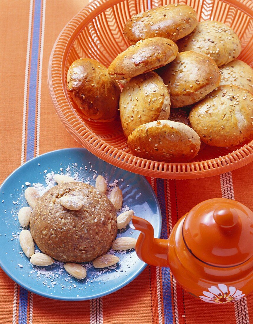 Sesamkuchen mit Mandeln und Anisbiskuits (Marokko)