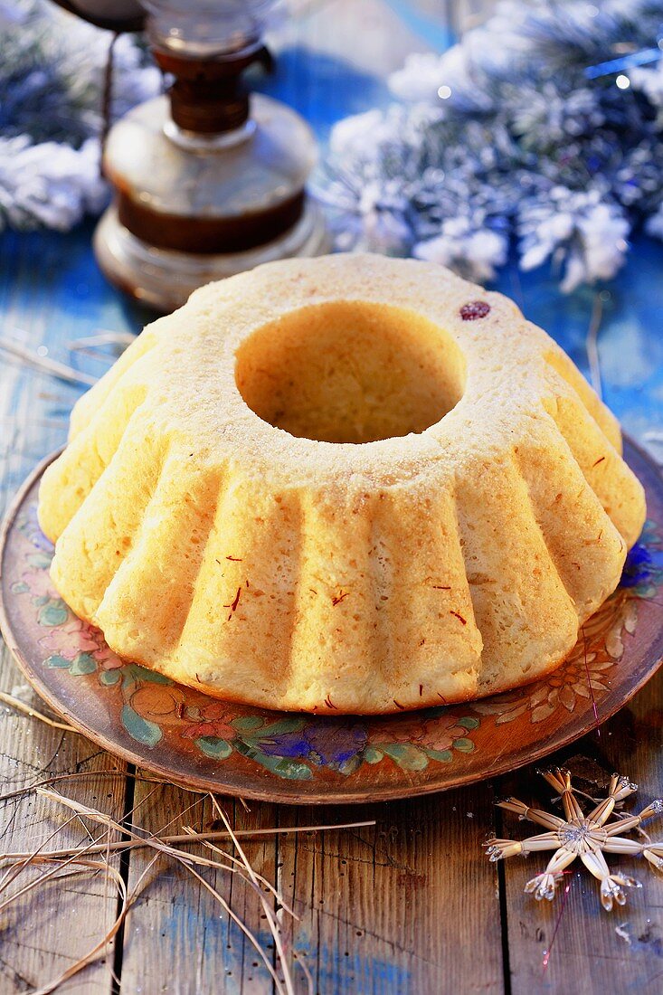 Yeast cake with saffron (Poland)