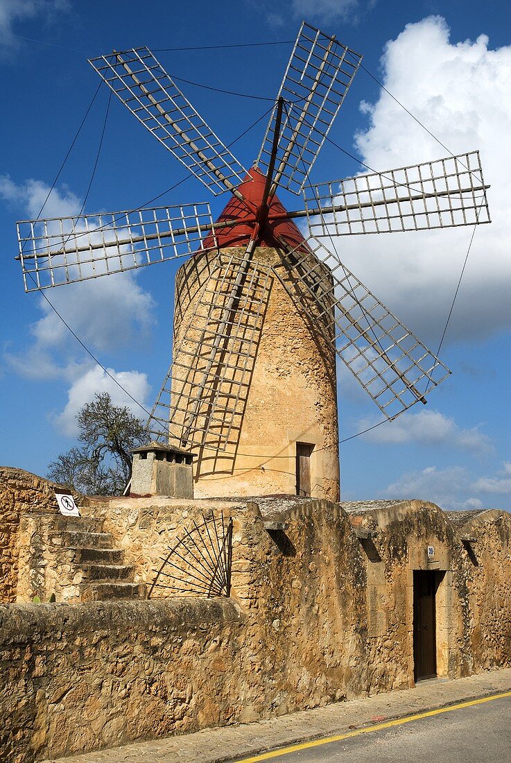 Alte, romantische Windmühle auf Mallorca
