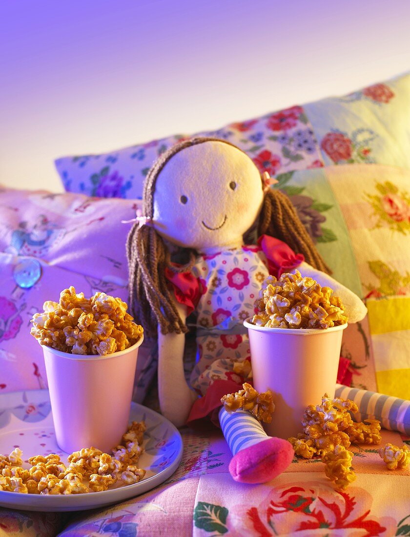 Karamellisiertes Popcorn im Kinderzimmer
