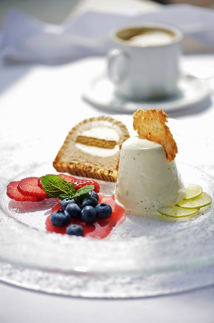 Lime ice cream with cinnamon parfait and fresh berries